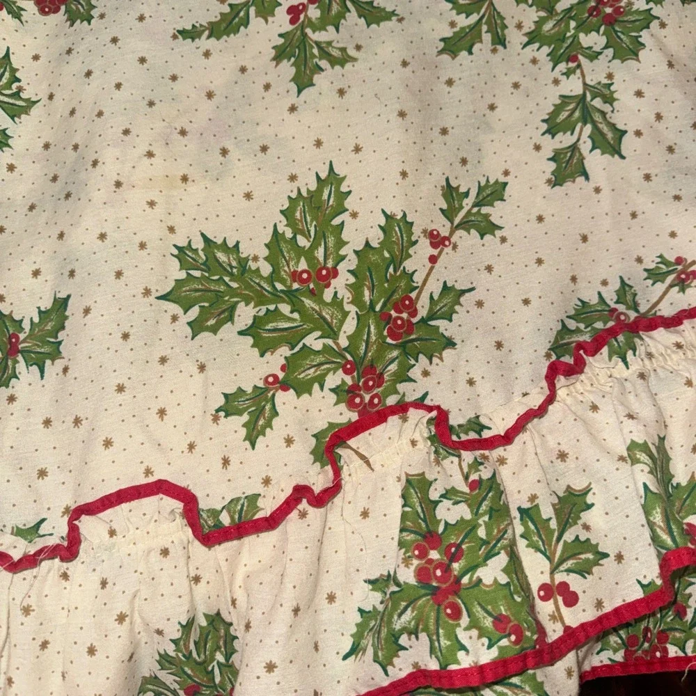 Vintage Holly Berry Christmas Round Tablecloth Cream Red Ruffle 70
